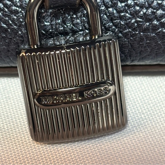 🔥 SALE! Michael Kors Adele Midnight Crossbody Bag with Adjustable Strap - Picture 14 of 16